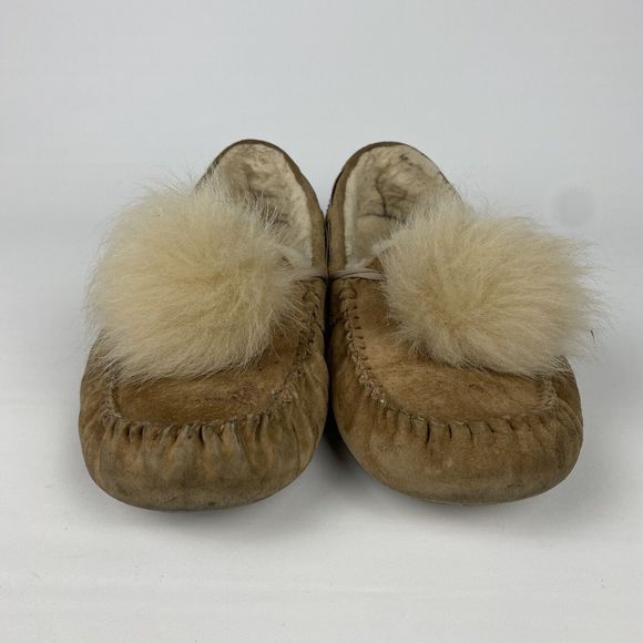 UGG DAKOTA POM POM CHESTNUT SUEDE MOCCASINS WOMEN`S SLIPPERS SIZE 10 US - Picture 4 of 12
